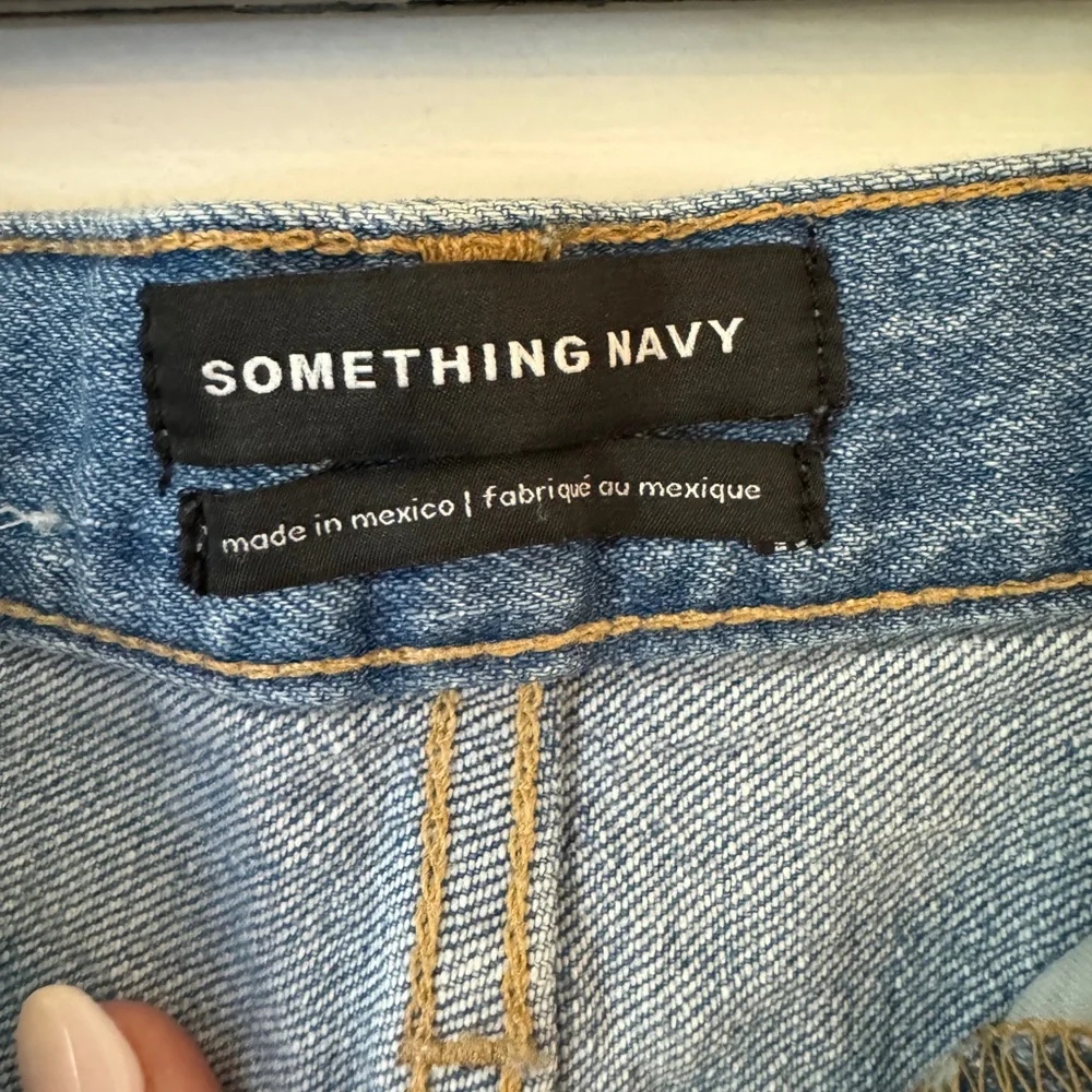 Something Navy Cropped Cigarette Jeans 26 - Picture 5 of 8